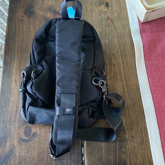 Black sling backpack - Picture 2 of 4